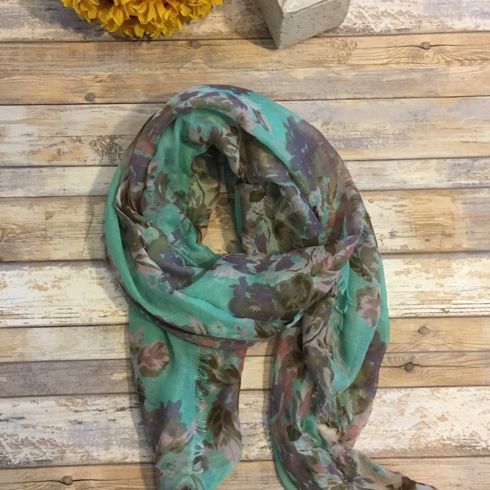 Spring scarf.....the perfect accessory!!